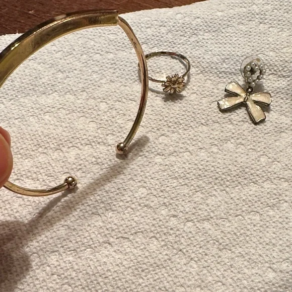 Elegant Gold Bracelet, Ring, and Earrings Set - Picture 8 of 13